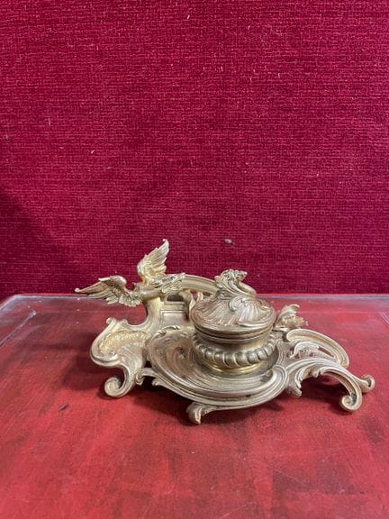 F. BARBEDIENNE 
Calamaio in bronzo dorato con deco