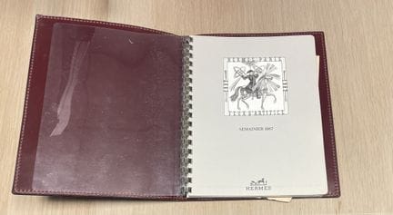 HERMES 
Portaagenda in pelle bordeaux 
Condizioni 