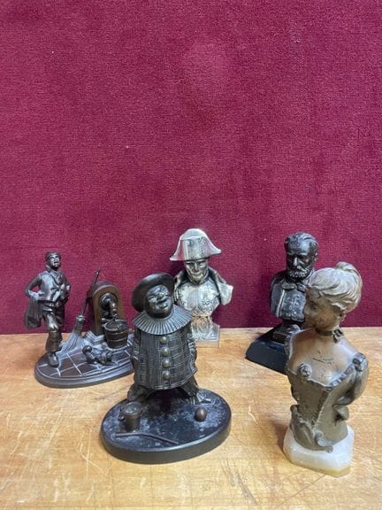 Serie di piccole statuette in bronzo e regolo: Nap