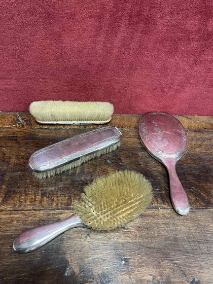925/°° silver toiletries set, decorated with a lea
