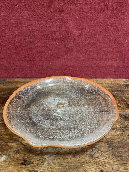 DAUM NANCY 
Plat en verre à décor "bullé", le bord