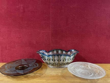 Ensemble comprenant une jardinièrevrn verre peint,