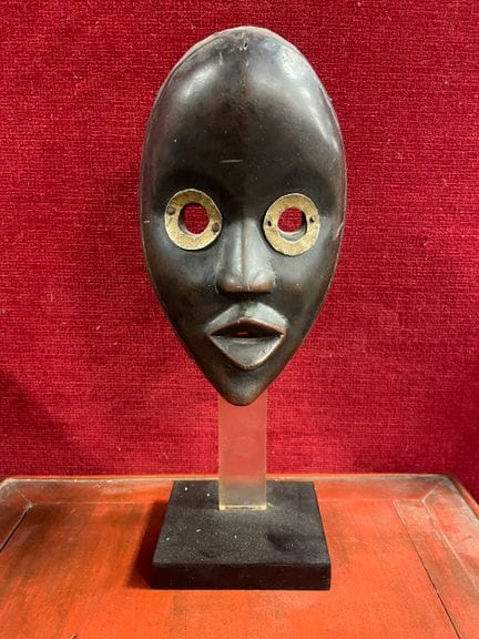 Lot de deux masques africains