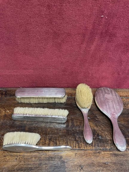 800/°° silver toiletries set
Includes 4 brushes an