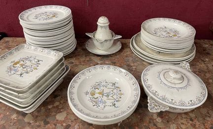 ALCORA 
Importante servizio in maiolica smaltata, 