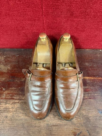 JOHN LOBB 
一双驼色皮革莫卡辛鞋 
尺码 40 
现状