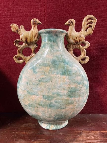 Vase aus glasierter Keramik mit abgeflachtem Bauch