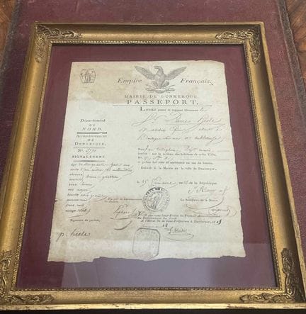 Conjunto compuesto por dos documentos enmarcados, 