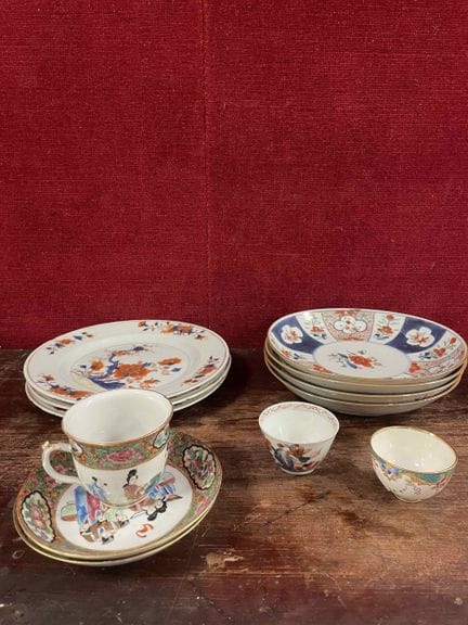 JAPON, XIXe siècle 
Sept assiettes en porcelaine é