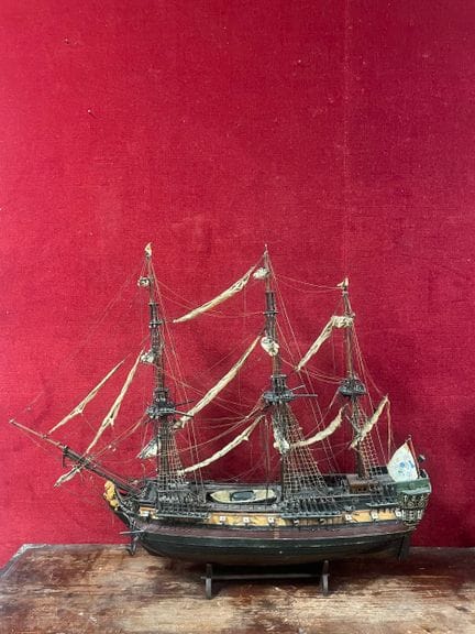 Maquette en bois d'un vaisseau de guerre trois mât