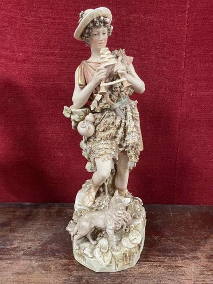 ROYAL DUX 
Sujet en biscuit polychrome figurant un