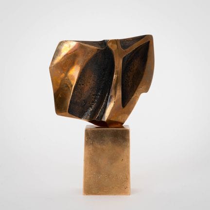 佩特尔·耶察（1939–2009）——《无题》*
材质：青铜
尺寸：16 × 11.5 × 6.5 