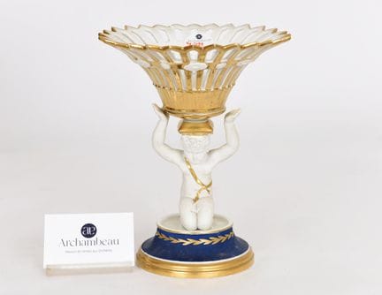Pequeña copa de porcelana y bizcocho azul y dorado