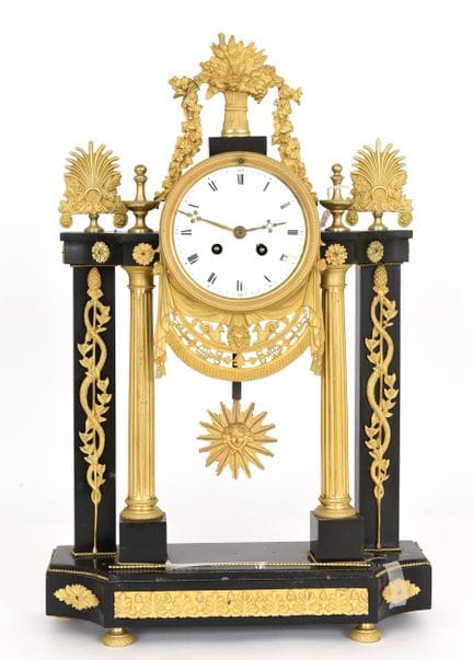 FRANCIA, siglo XVIII.
Reloj de pórtico de la época
