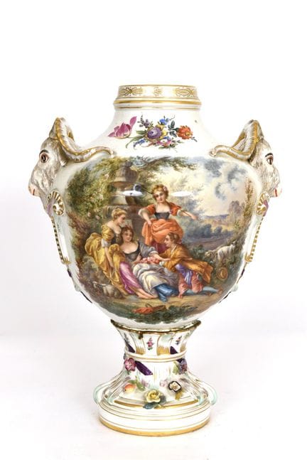 MEISSEN o DRESDE. Carl THIEME
Gran jarrón o urna d