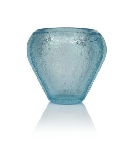 DAUM NANCY
装饰艺术风格花瓶，约1920-1930年

天蓝色玻璃制成，造型自然流畅，侧壁