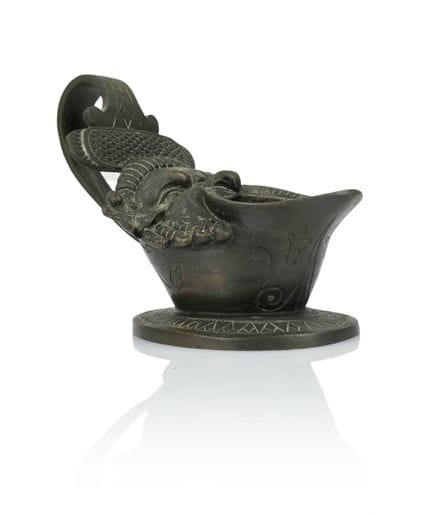 OIL LAMP FROM THE GRAND TOUR


Made of bronze with