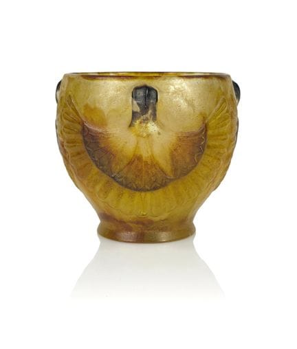 加布里埃尔·阿吉-卢梭（1885-1953）
罕见酒杯，1924年“莲花”款

采用琥珀色/棕色调的