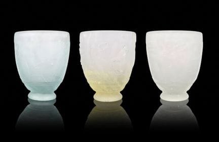 乔治·德·费尔（1868-1943）
古风三件套酒杯

一套三只厚玻璃花瓶，其中一只呈淡黄色，另一只