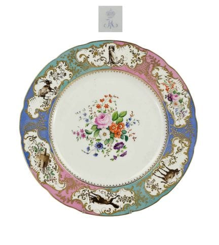 俄罗斯，帝国瓷器制造厂，圣彼得堡，尼古拉一世时期（1825–1855）
一套帝国礼仪瓷器中的多色瓷餐