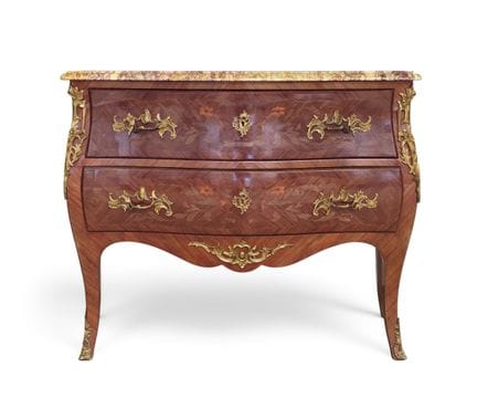 CÓMODA CURVADA DE ESTILO LUIS XV


De forma saltad