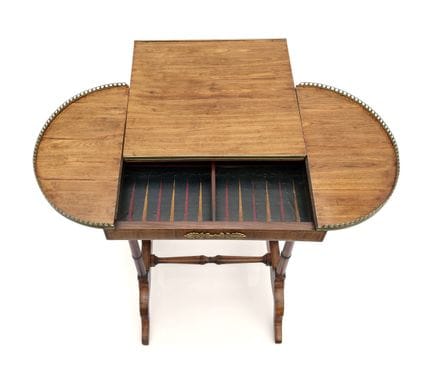 ÉPOCA DE LA REGENCIA, HACIA 1805
Mesa de Backgammo