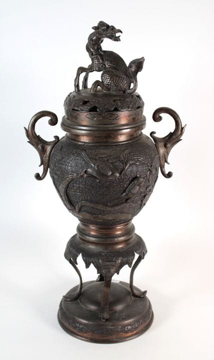 JAPAN, Meiji Period
Bronze incense burner with a b