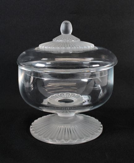 LALIQUE - Elvire Model
Candy dish on a pedestal ma