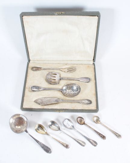 Sweet set consisting of four pieces of 950°° silve
