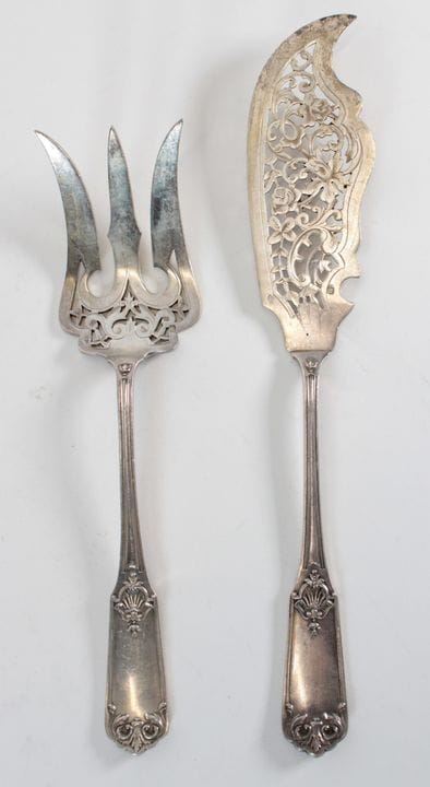 Two pieces of 950°° silver fish-serving cutlery wi