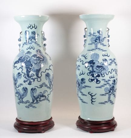 CHINA, 19th century
A pair of large baluster-shape