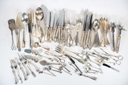 Silver plated set consisting of: 
- Robert Fead Mo