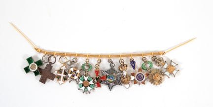 Set consisting of 11 miniature medals mounted on a