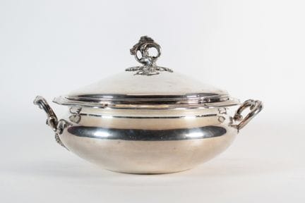 Circular vegetable dish in 950°° silver with rocai