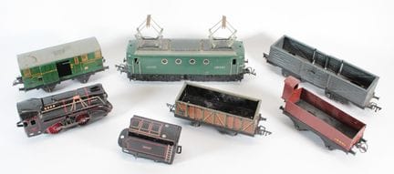 JEP - Set includes:
- An SNCF BB8101 locomotive wi