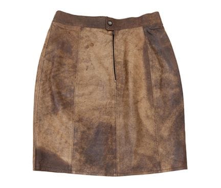 SAND-BROWN LEATHER SKIRT, STRAIGHT CUT.
A timeless
