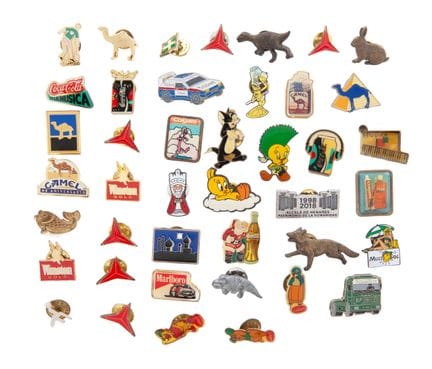 SET MIT 42 ALTEN ANSTECKERN (AUS DEN 80ER JAHREN)

