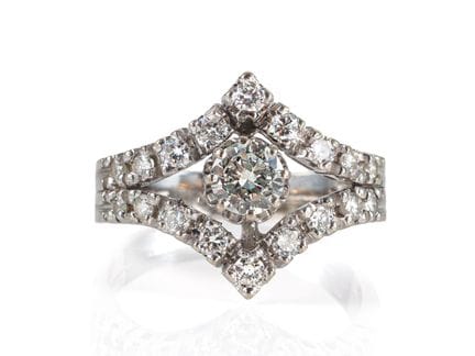 Anello classico in oro bianco 585, con diamanti
 
