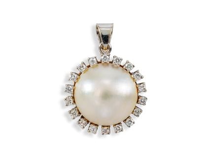 Mabe Pearl and Brilliant-Cut Diamond Pendant in 75