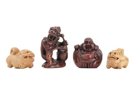 Set di quattro figurine: draghi, Buddha, netsuke i