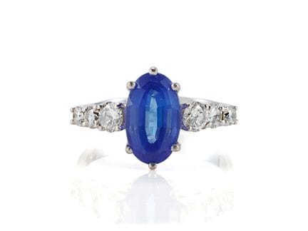 Anello con tanzanite taglio brillante in oro bianc