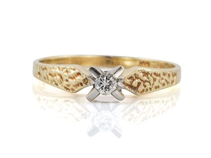 Discrète bague en brillants en or jaune et or blan