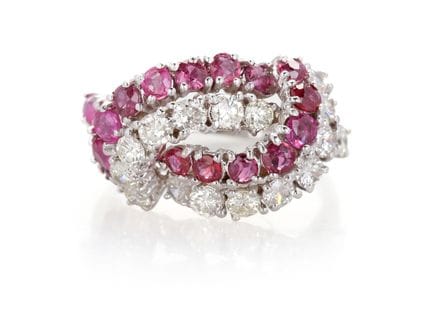 Magnifique bague en or blanc 585 avec rubis et bri