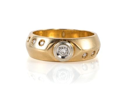 Anello in oro giallo 585 con brillanti

Anello in 