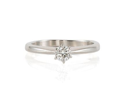 Bague classique en or blanc 585 sertie d'un brilla