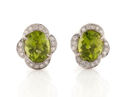 Boucles d'oreilles en or blanc 750, avec péridot e