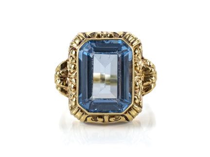 Anello raffinato in oro giallo 585 con pietra colo