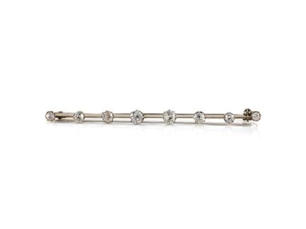 Épingle ancienne en platine sertie de diamants tai