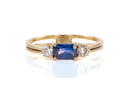Anello raffinato in oro giallo con zaffiro e brill