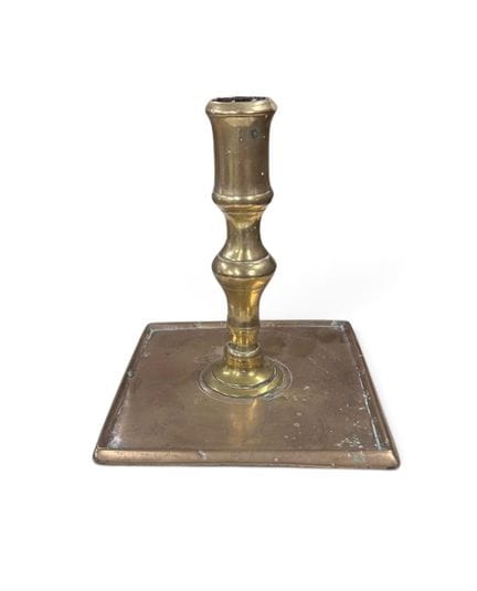 Elegantes kleines Kerzenhalter aus Messing, das au